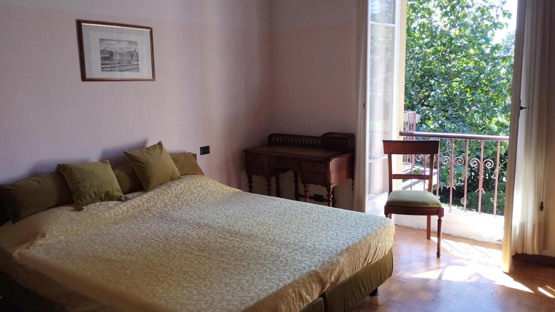 Holiday Home - Centre, Lake, 10' Car - Free Parking Self Check-In Airco Varese 0*,  Itália