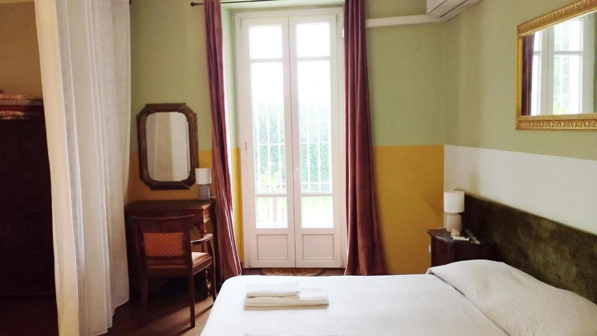 Holiday Home - Centre, Lake, 10' Car - Free Parking Self Check-In Airco Varese Apartamento